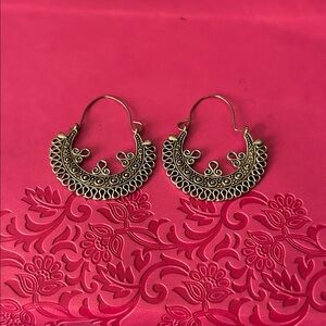 Elegant Gold Hoop Earrings